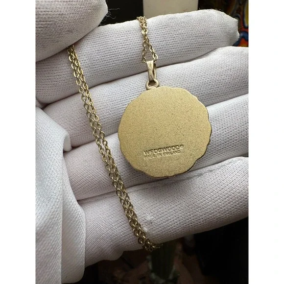 Wedgwood Cameo Pendant Necklace Blue Jasperware Gold Tone Chain England - Picture 3 of 4